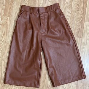 Abercrombie & Fitch Sz S Vegan Leather Wide Leg Pants Cut Off Capri